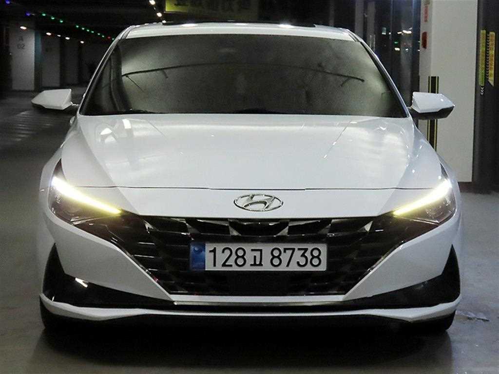 HYUNDAI Avante - Vista 2