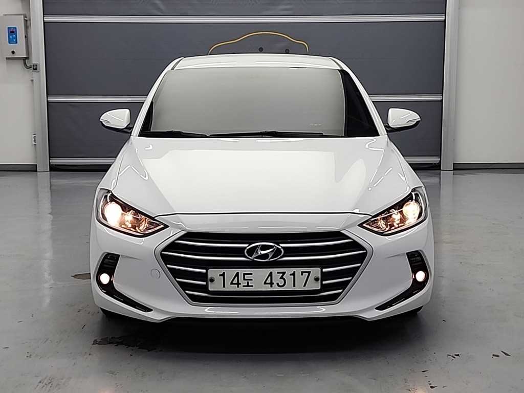 HYUNDAI Avante - Vista 2