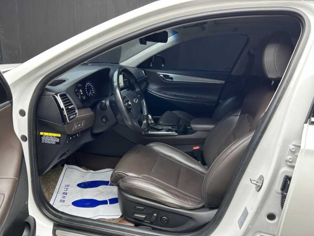 HYUNDAI Grandeur - Vista 5