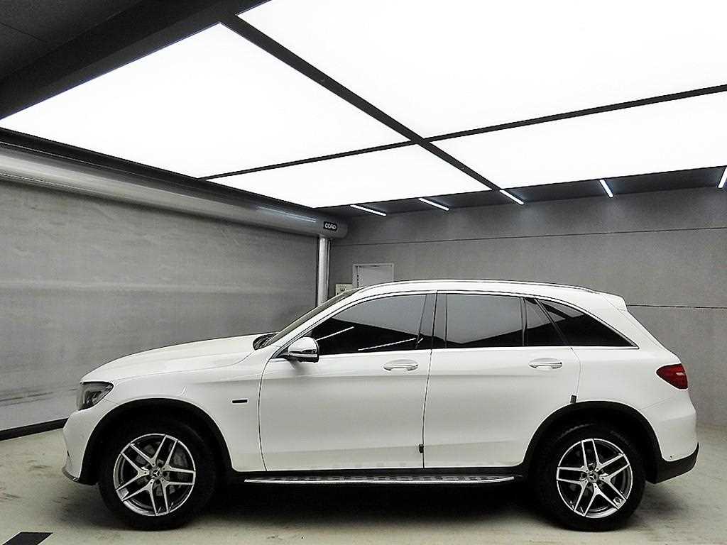 Mercedes Benz GLC Class - Vista 4