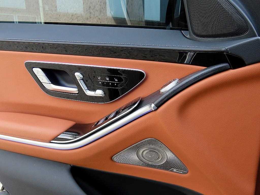 Mercedes Benz S Class - Vista 12