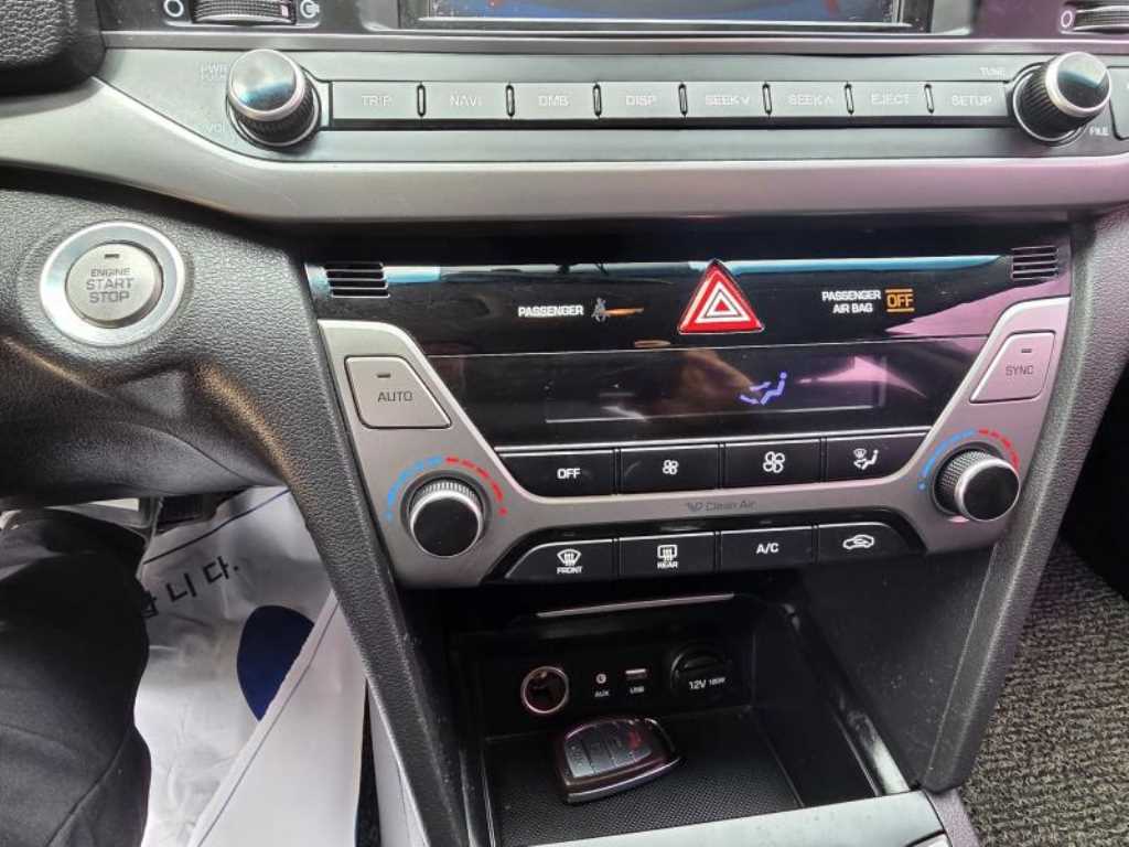 HYUNDAI Avante - Vista 11