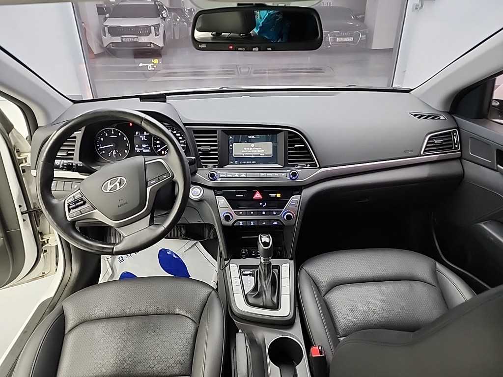 HYUNDAI Avante - Vista 7