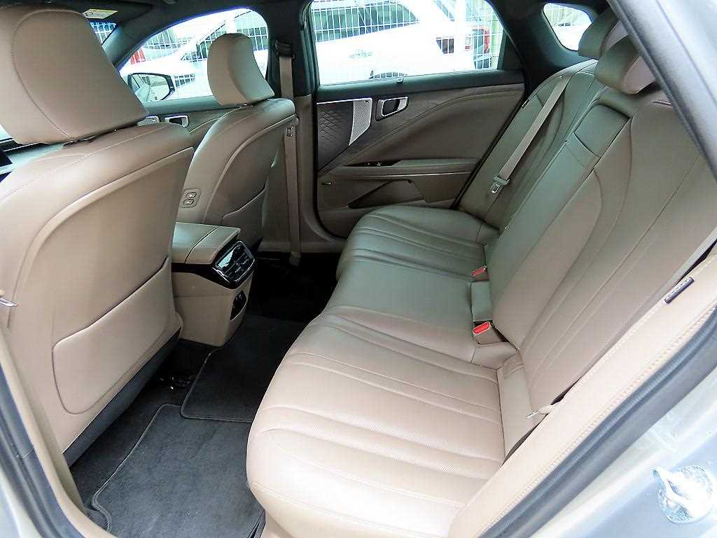 KIA K8 - Vista 6