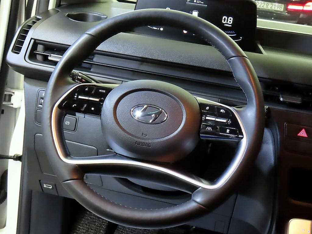 HYUNDAI Staria - Vista 8
