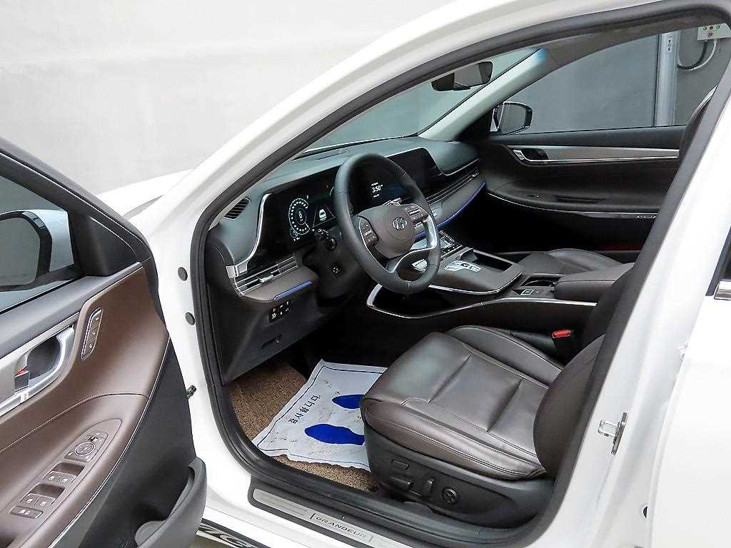 HYUNDAI Grandeur - Vista 5