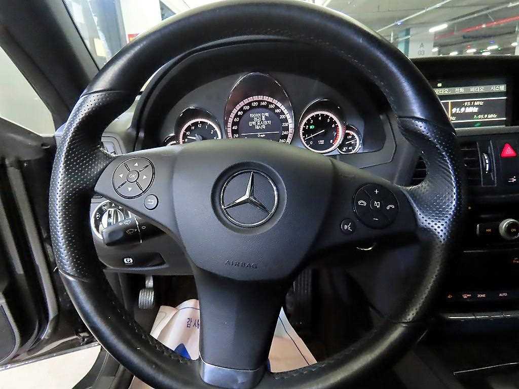Mercedes Benz E class - Vista 8