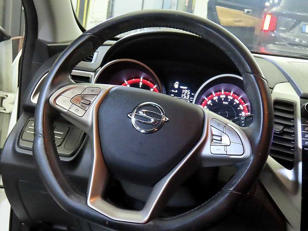 Ssangyong Tivoli - Vista 8