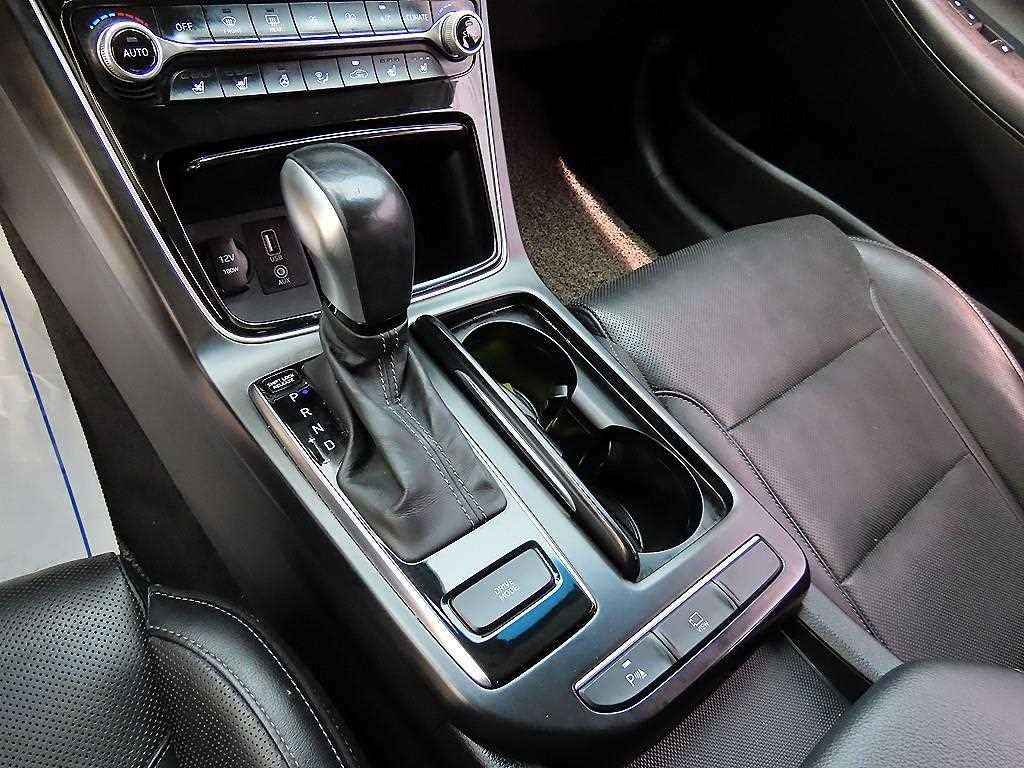 HYUNDAI Grandeur - Vista 10