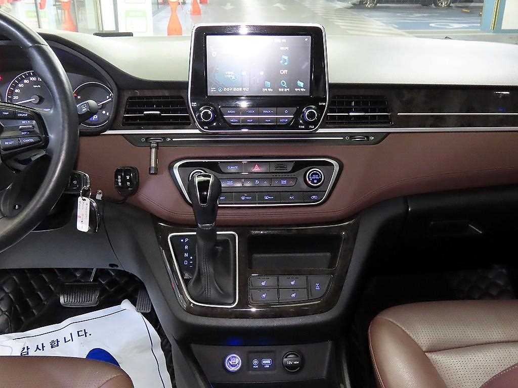HYUNDAI Starex - Vista 11