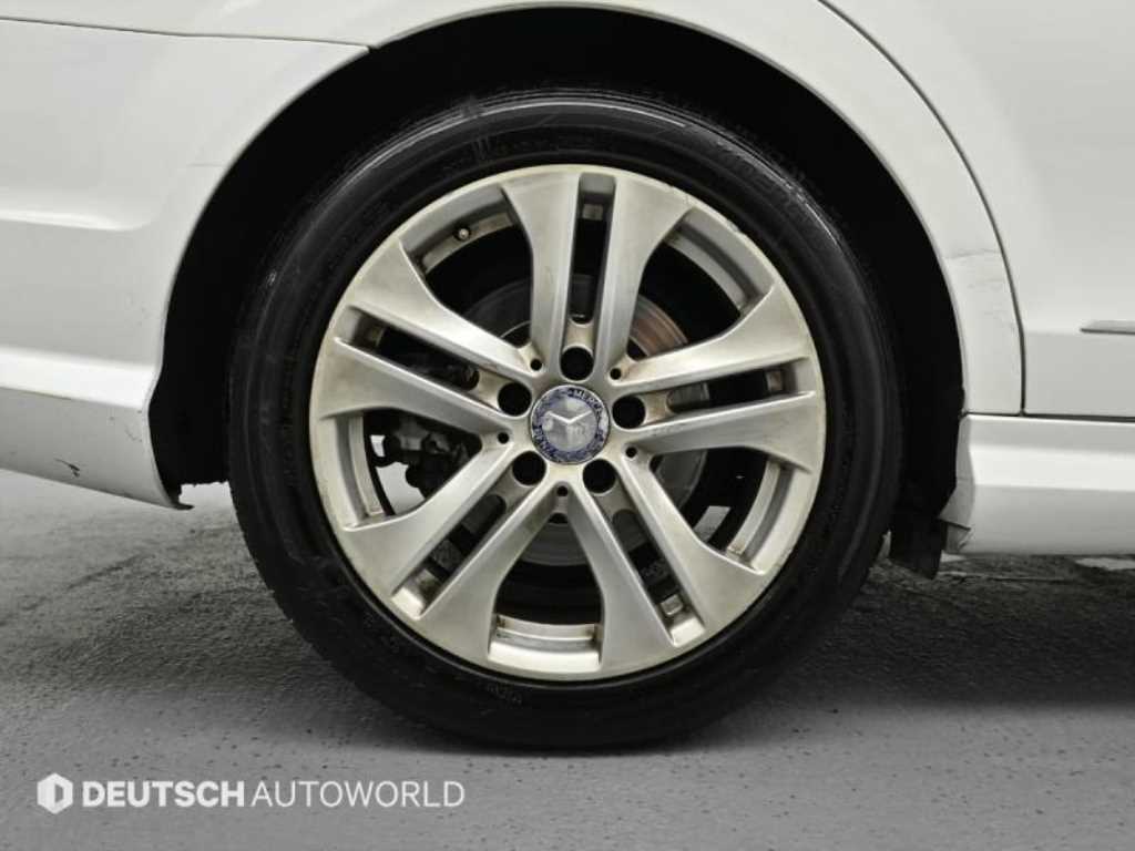 Mercedes Benz C Class - Vista 5