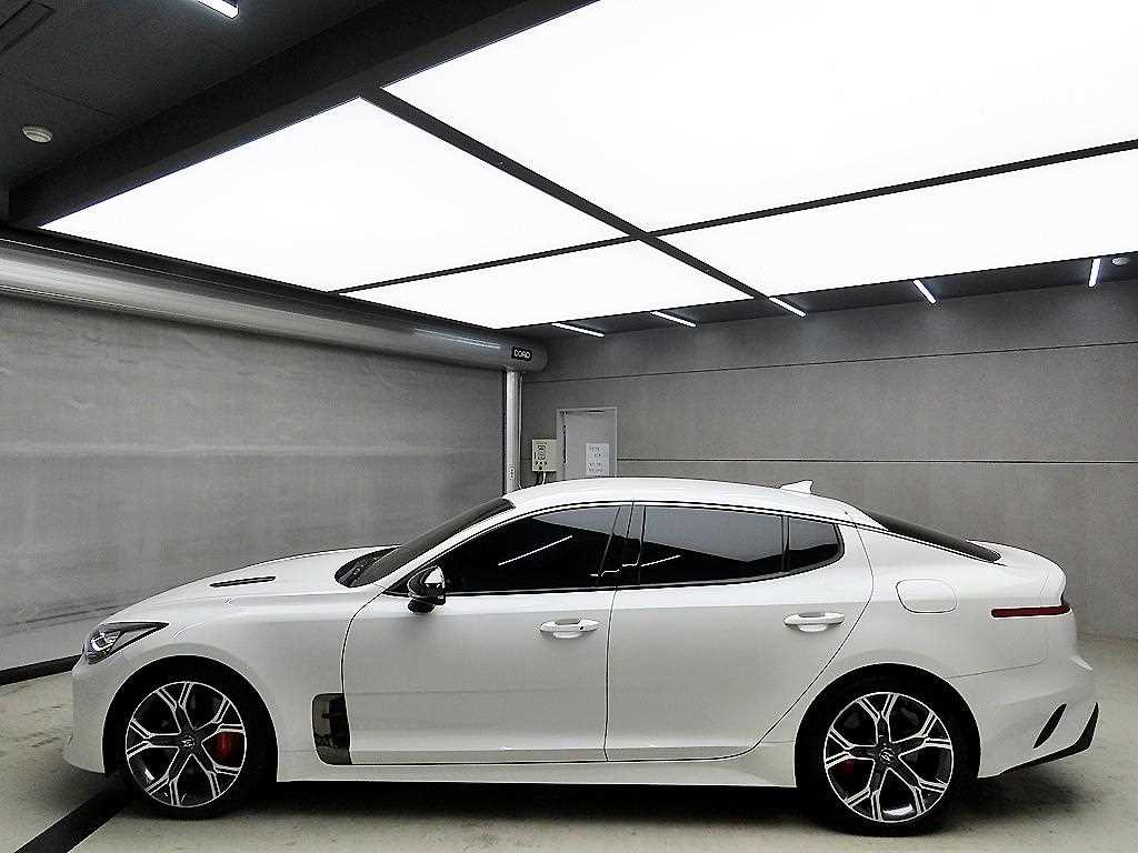KIA Stinger - Vista 4