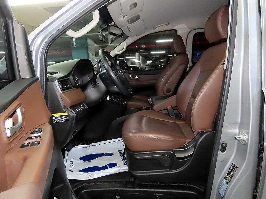 HYUNDAI Starex - Vista 6