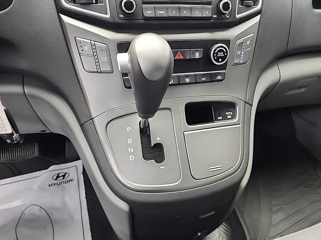 HYUNDAI Starex - Vista 8
