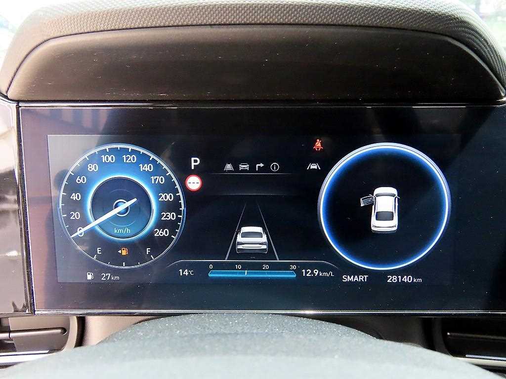 HYUNDAI Avante - Vista 9