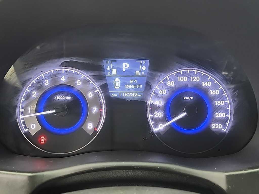 HYUNDAI Accent - Vista 6