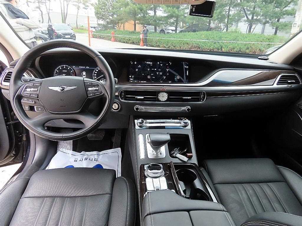 Genesis G90 - Vista 7