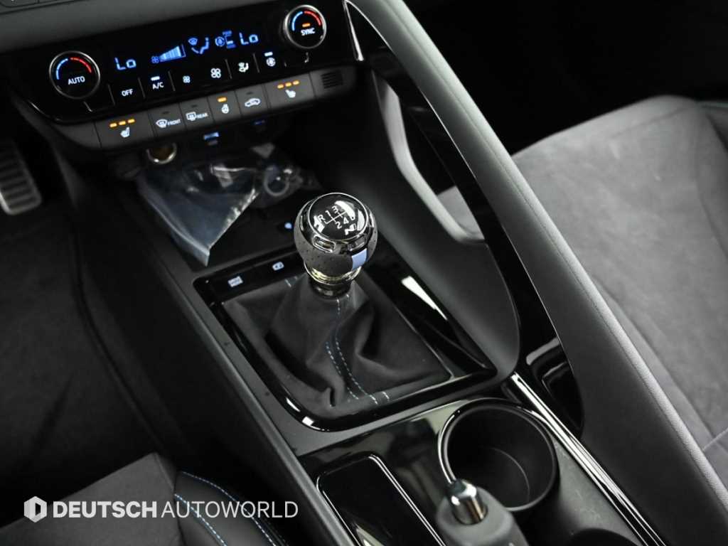 HYUNDAI Avante - Vista 9