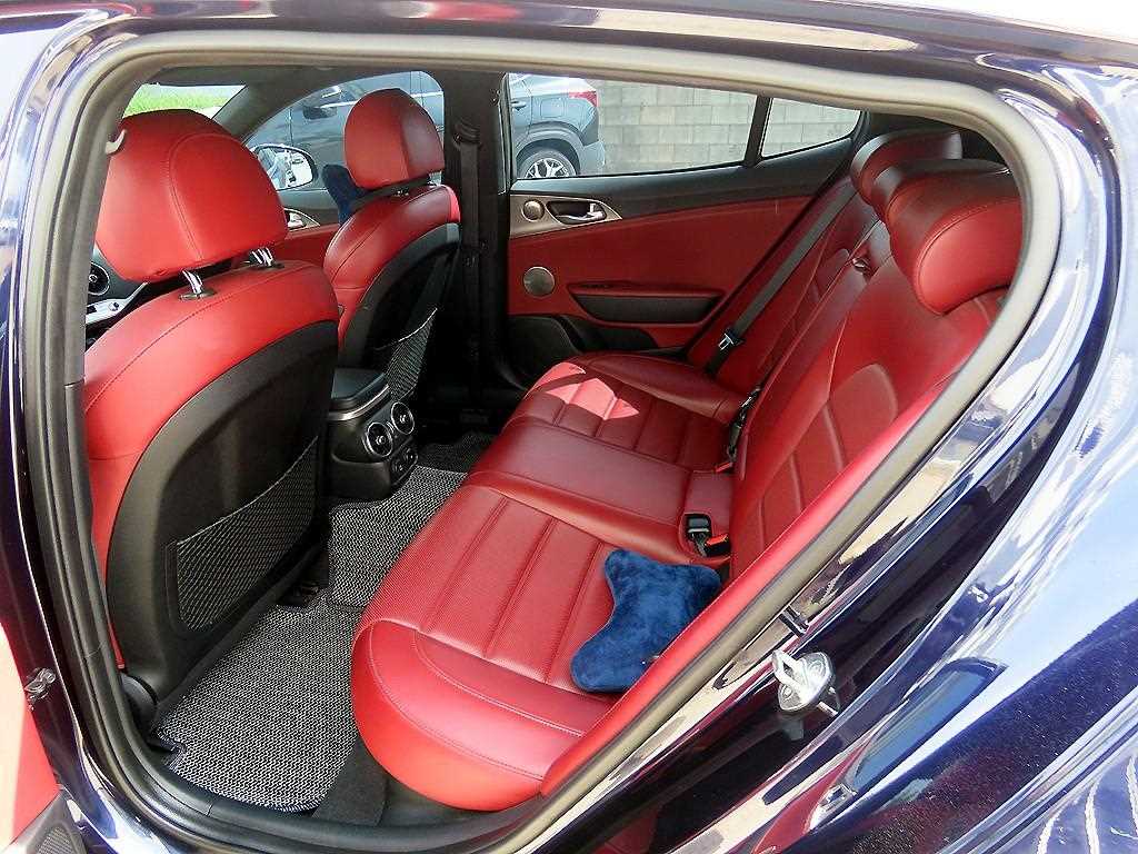 KIA Stinger - Vista 6