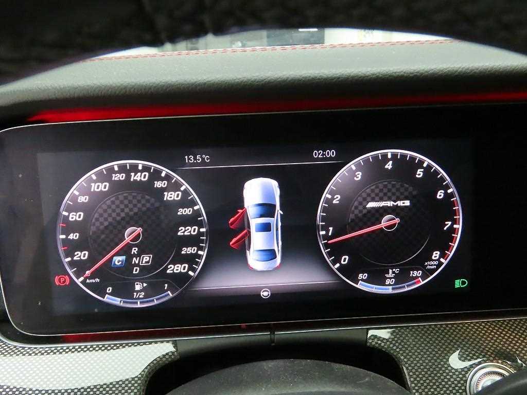 Mercedes Benz E class - Vista 5