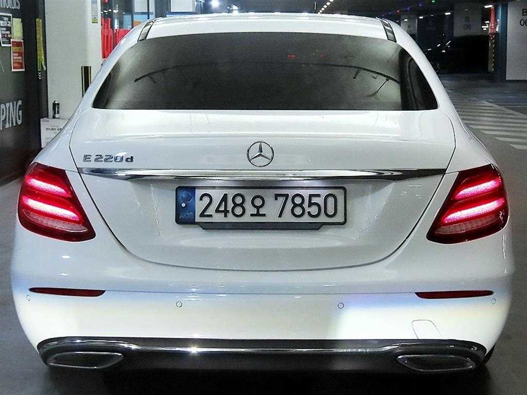 Mercedes Benz E class - Vista 5