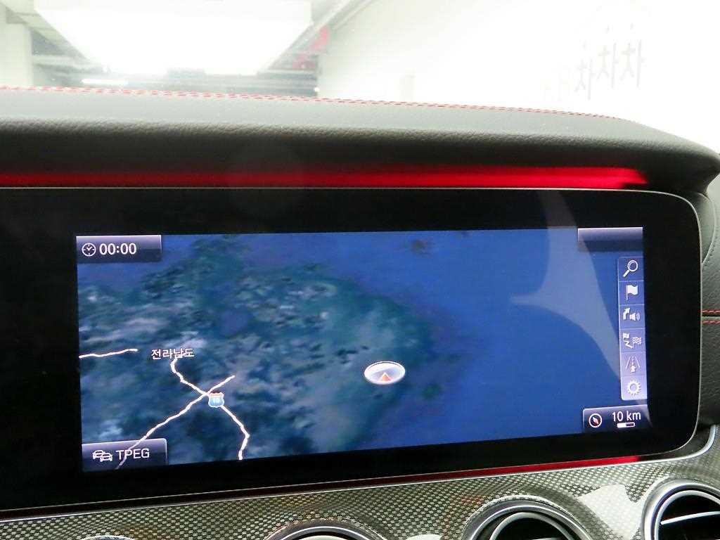 Mercedes Benz E class - Vista 8