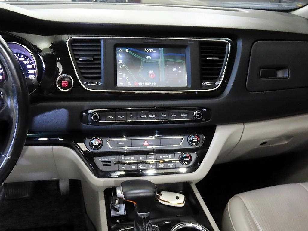 KIA Carnival - Vista 11