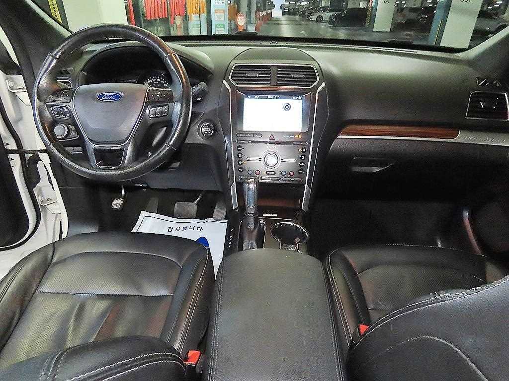 Ford Explorer - Vista 10