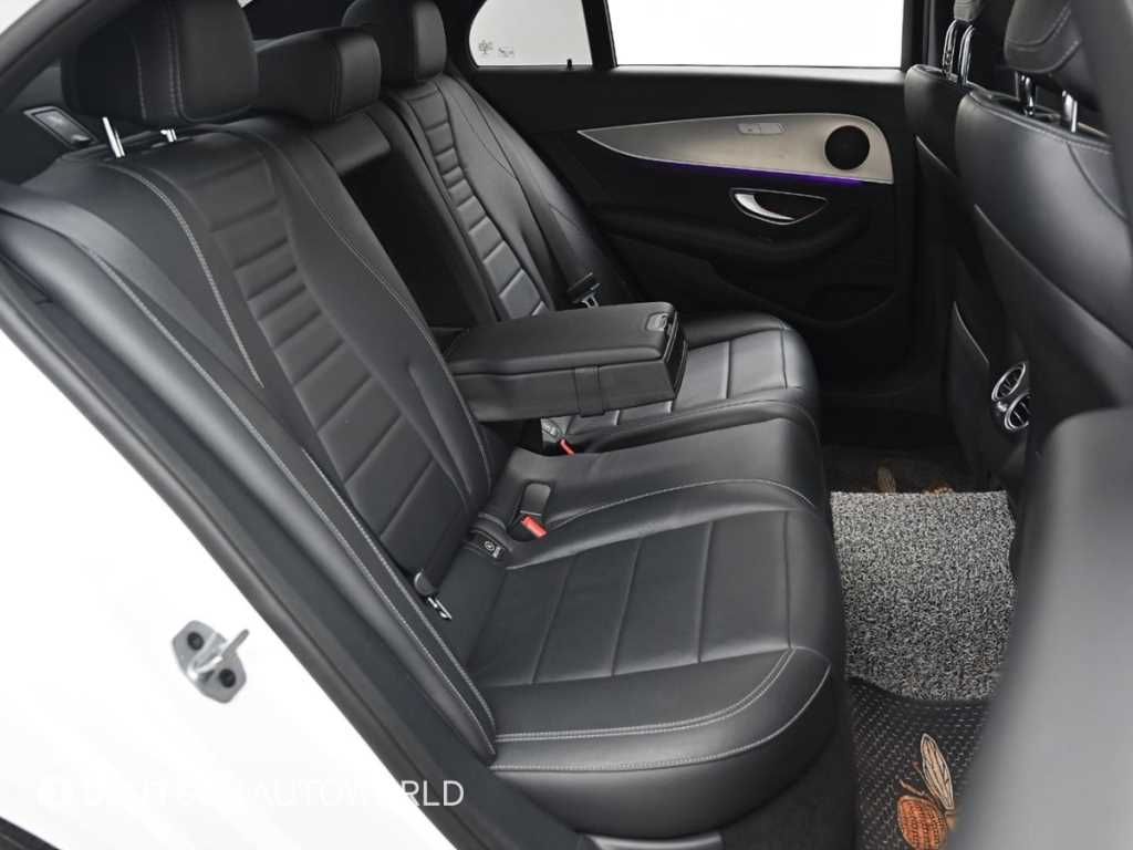 Mercedes Benz E class - Vista 12