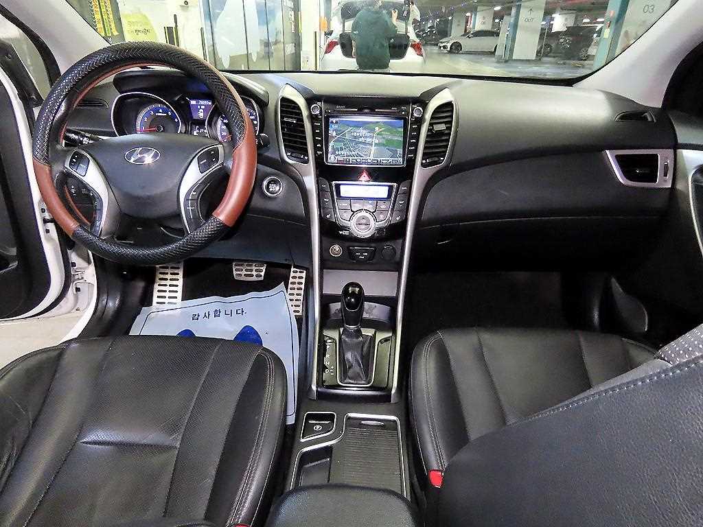 HYUNDAI i30 - Vista 10
