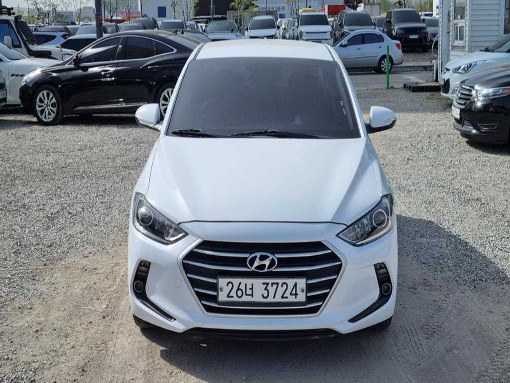 HYUNDAI Avante - Vista 2
