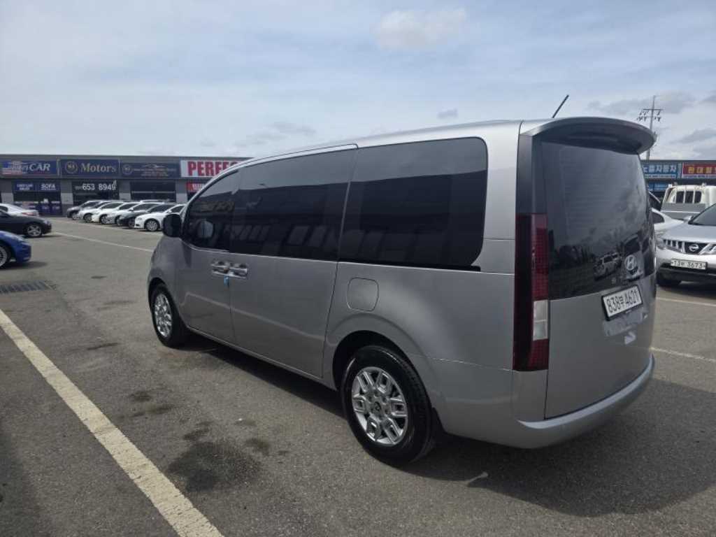 HYUNDAI Staria - Vista 6