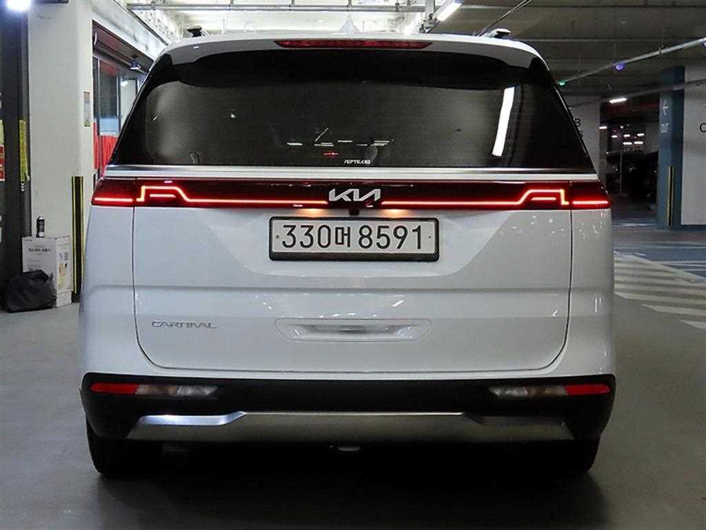KIA Carnival - Vista 5