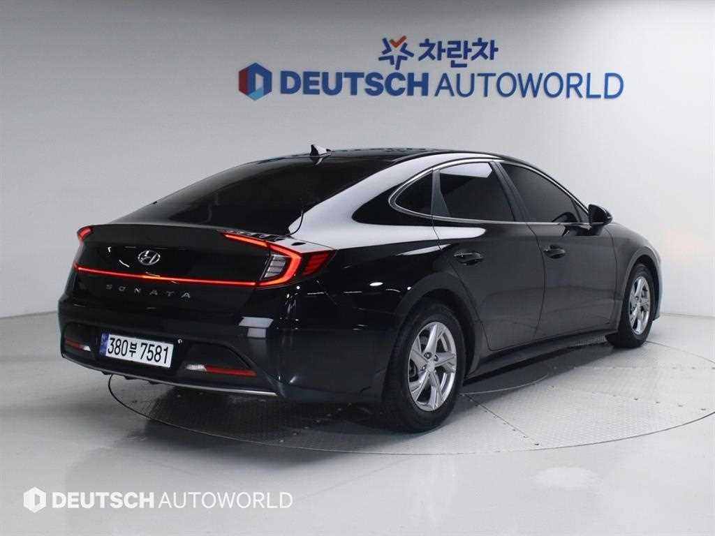 HYUNDAI Sonata - Vista 2