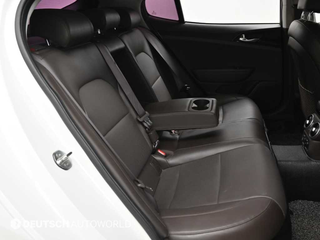 KIA Stinger - Vista 12