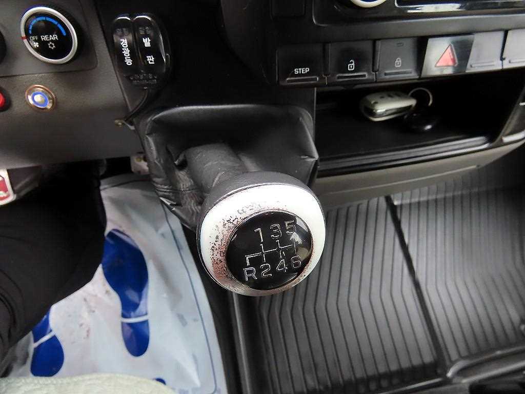 HYUNDAI Solati - Vista 11