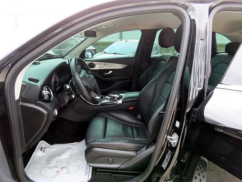 Mercedes Benz GLC Class - Vista 5