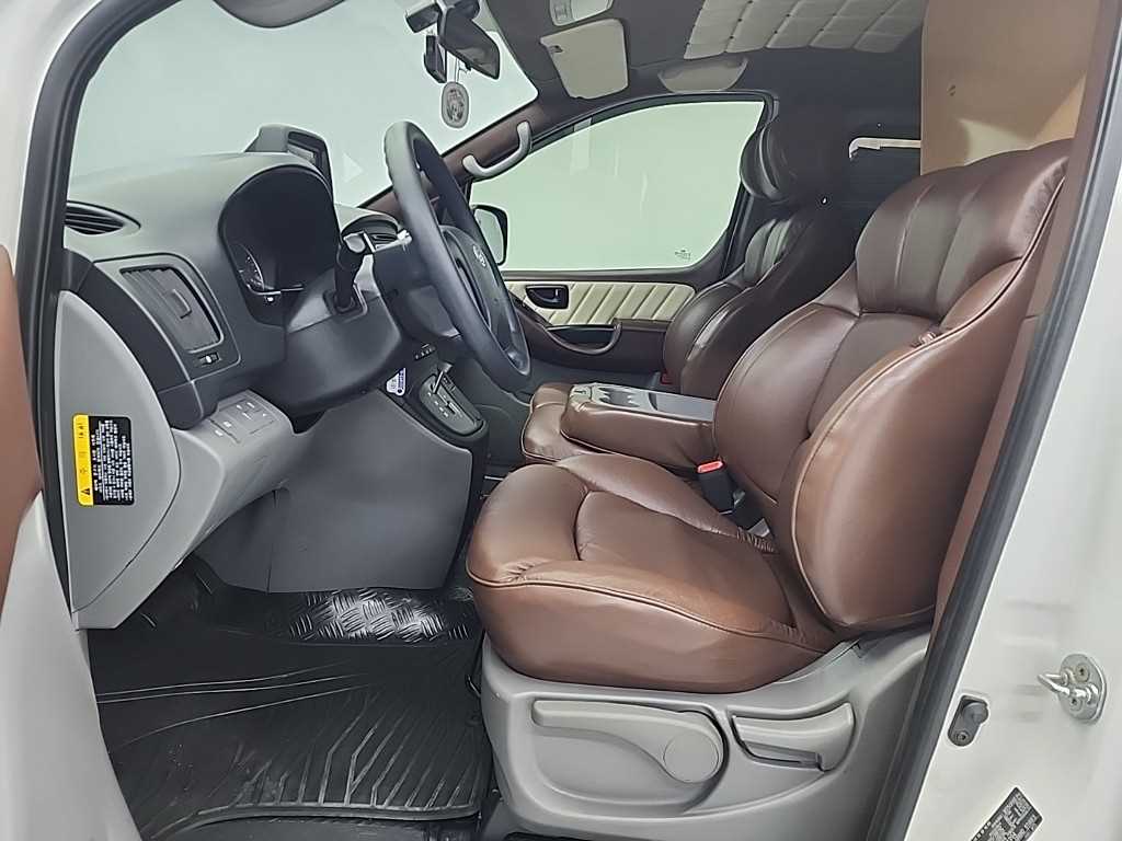 HYUNDAI Starex - Vista 11