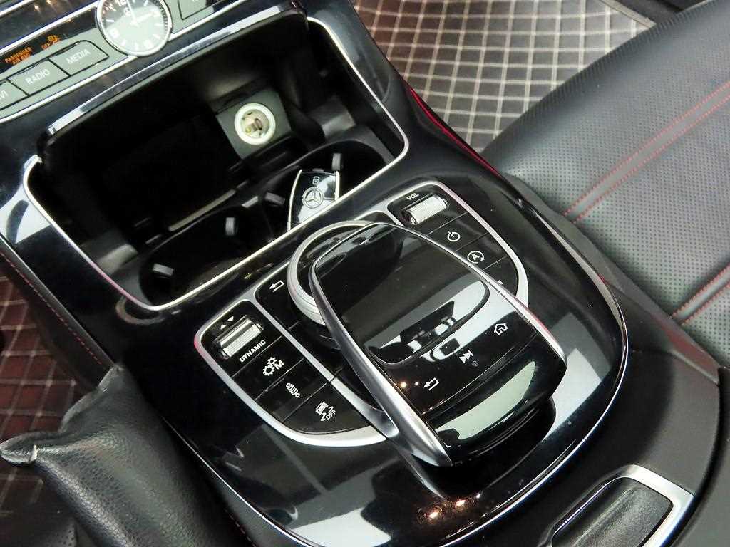 Mercedes Benz E class - Vista 11