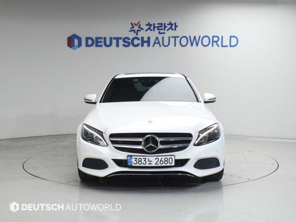 Mercedes Benz C Class - Vista 3