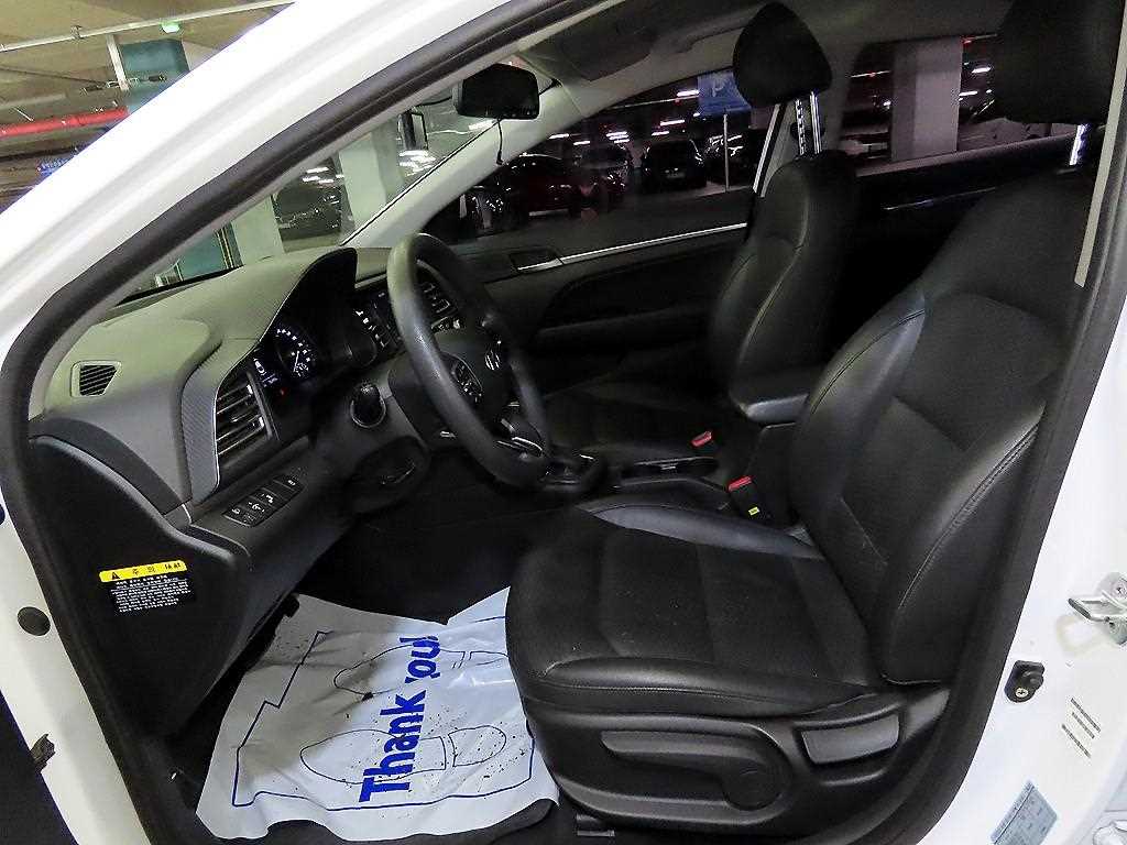 HYUNDAI Avante - Vista 6