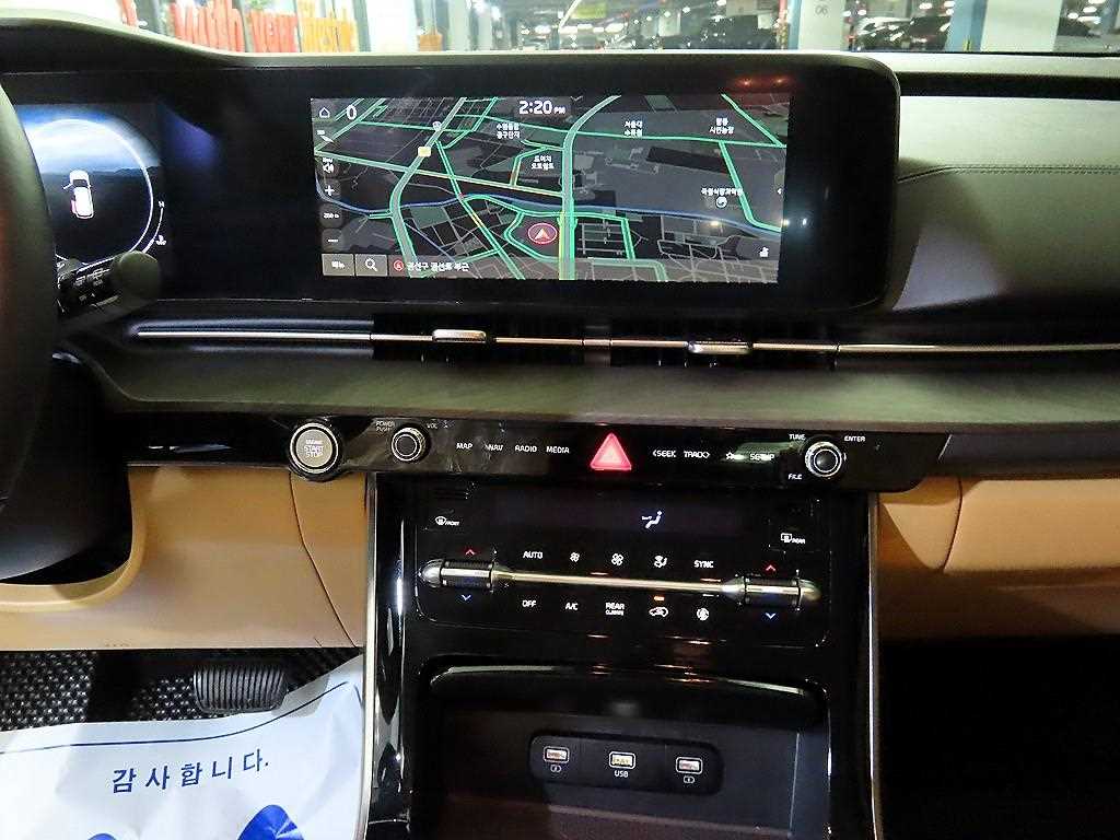 KIA Carnival - Vista 11