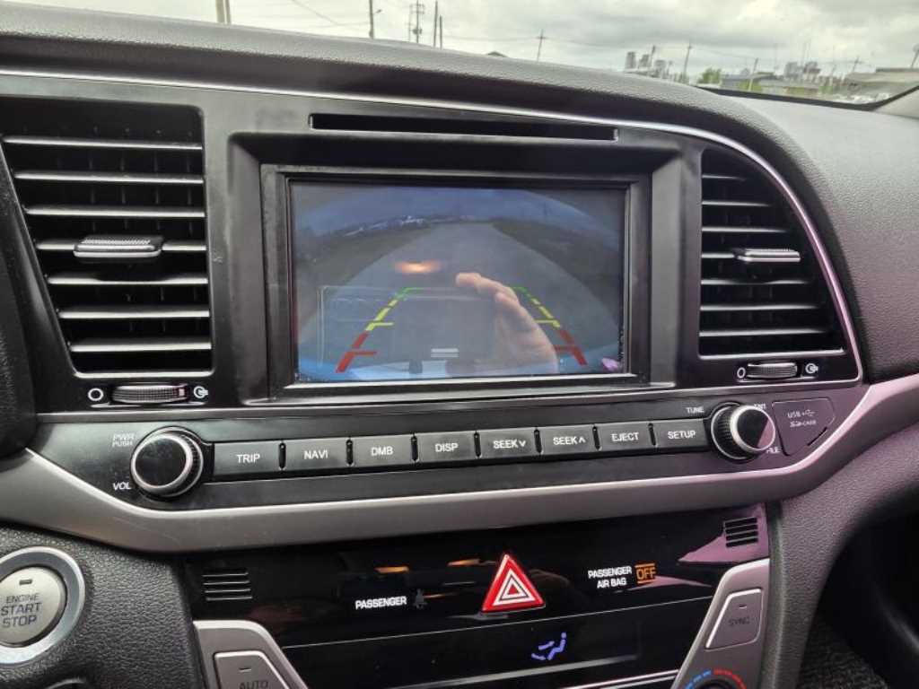 HYUNDAI Avante - Vista 9
