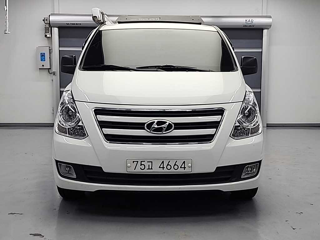 HYUNDAI Starex - Vista 2