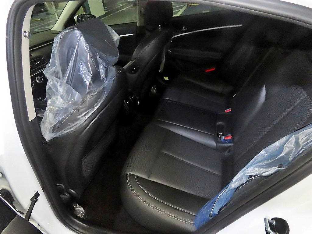 Genesis G70 - Vista 7