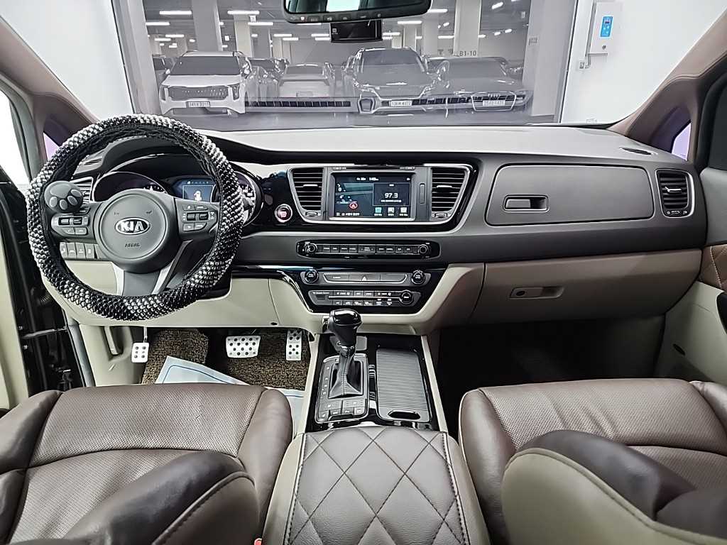 KIA Carnival - Vista 7