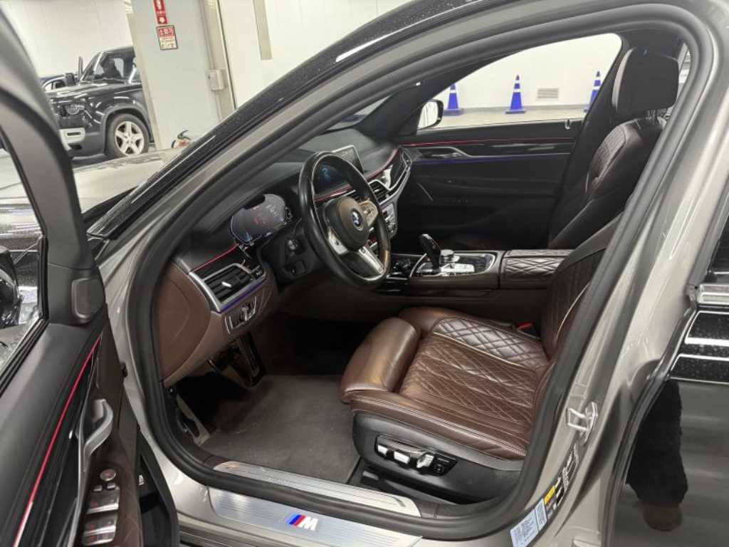 BMW 7 Series - Vista 5