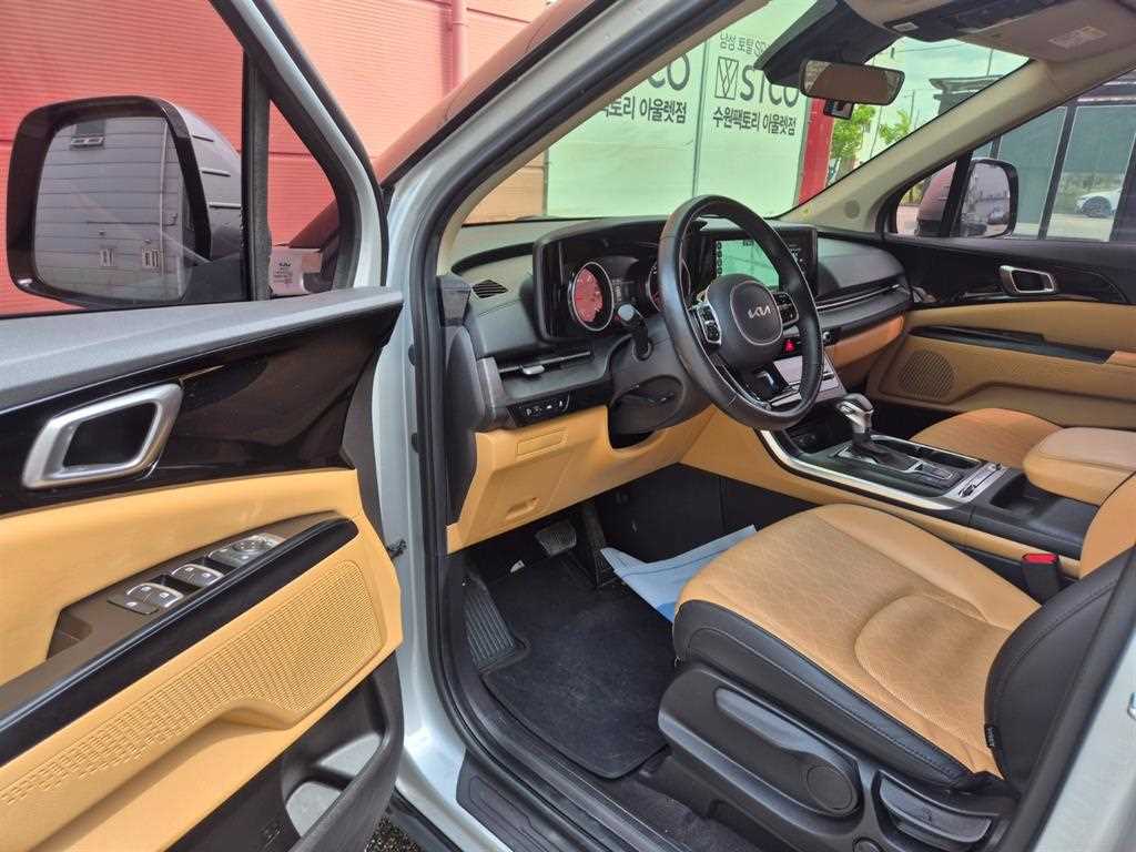 KIA Carnival - Vista 11