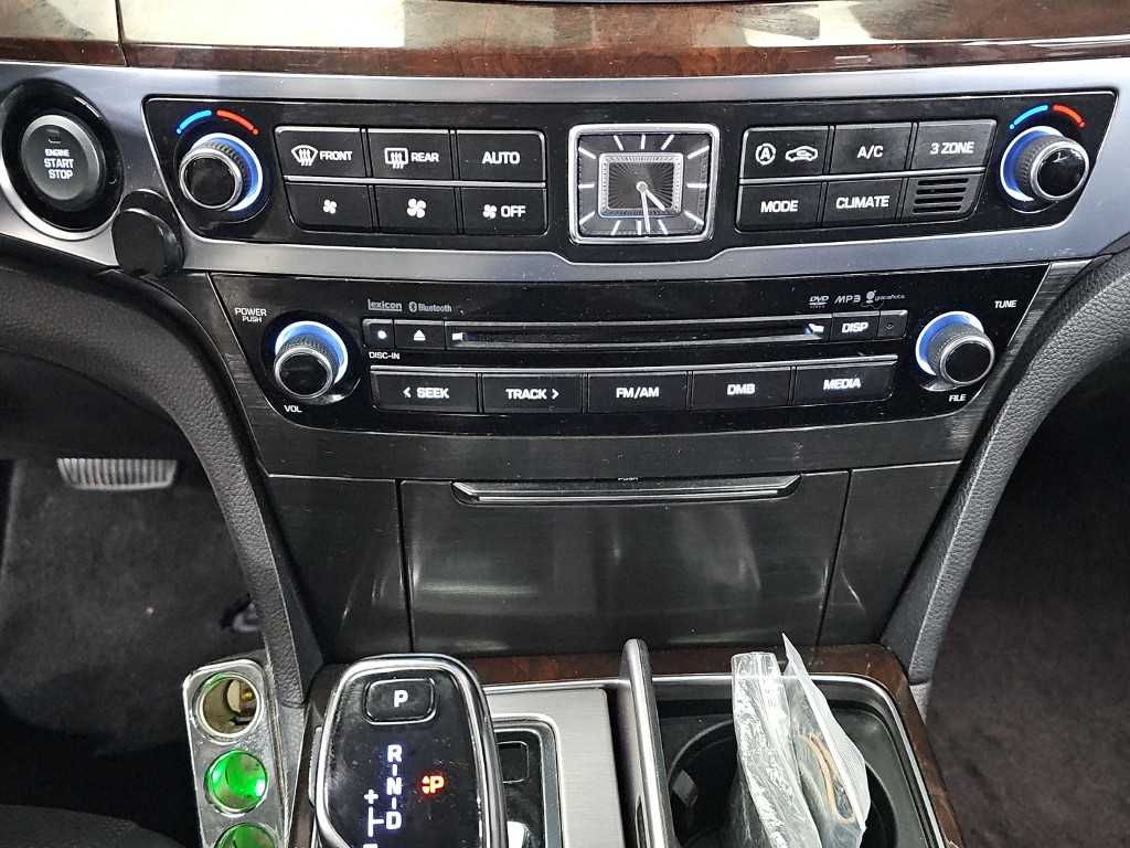 HYUNDAI Equus - Vista 10
