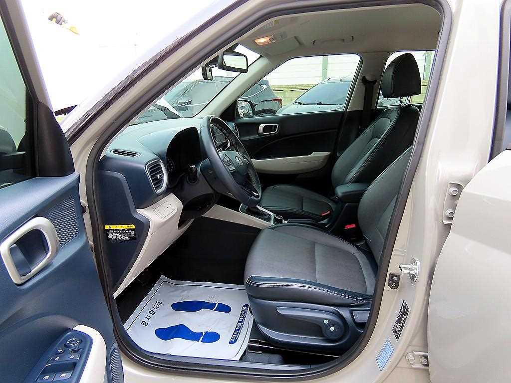 HYUNDAI Venue - Vista 5